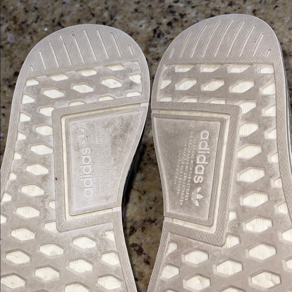 Adidas NMD R2 - Picture 8 of 10
